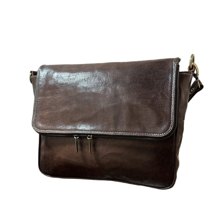 Bolso bandolera con solapa de piel natural. Unisex - Look Todo Piel - 